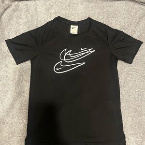 Nike (NWOT) Dri fit Black T-Shirt with White Logo